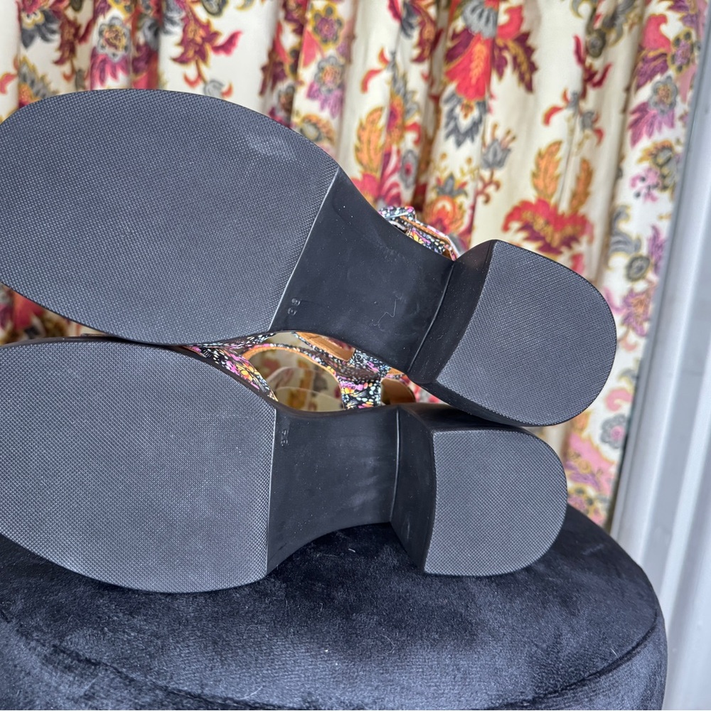 Embassy London Ritz Chunky Heels - Picture 11 of 13